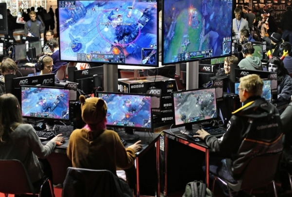 E- sports 이미지 출처: 게티이미지 코리아 ( 네이버 지식백과에서 재 인용)
